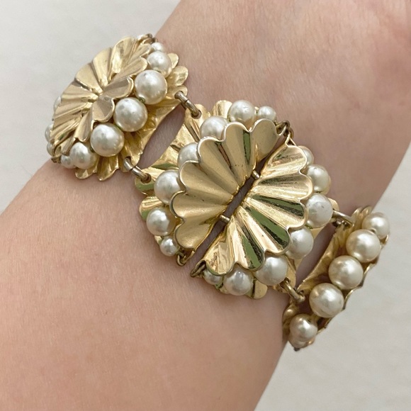 Vintage NAPIER Gold-tone Faux Pearl Flower Link Bracelet 40.2g - Picture 3 of 13